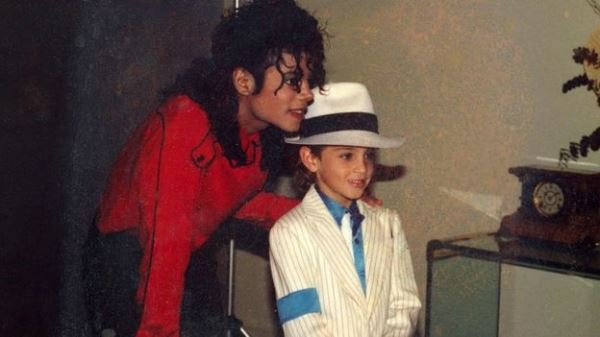 Новые подробности насилия: что жертвы Майкла Джексона рассказали о певце?