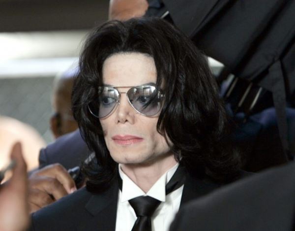 Продолжение скандала: племянница Майкла Джексона встала на его защиту