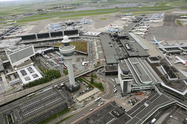 <br />
Аэропорт Амстердама надолго отменит вылеты и прилеты<br />
